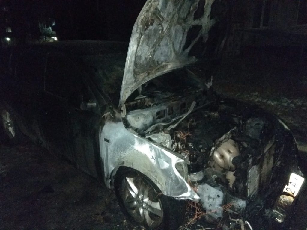 Машину сумского депутата сожгли ночью