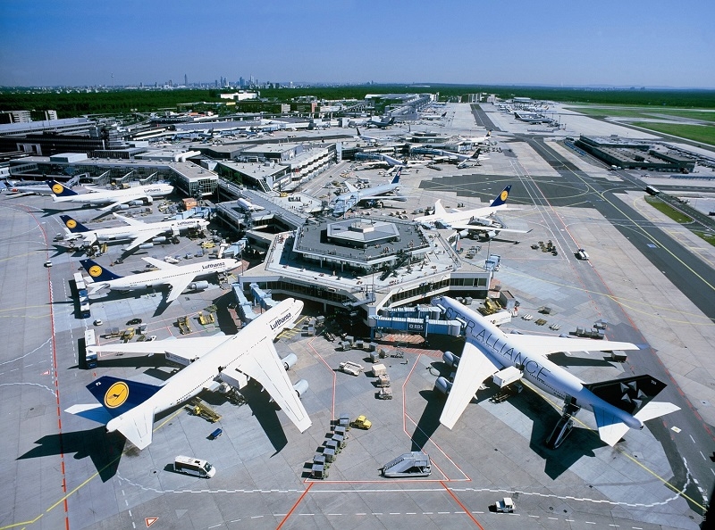 Сколько пассажиров обслужил Днепропетровский аэропорт?