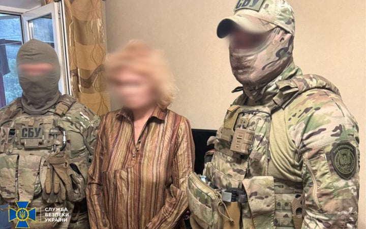 Слідчі дії у квартирі після затримання підозрюваної на Дніпропетровщині
